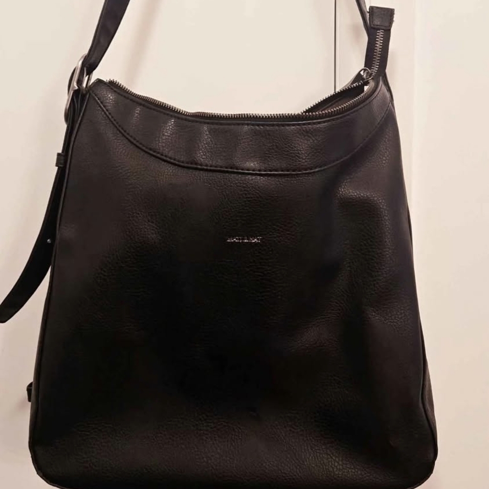 Mat and Nat Back Leather Shoulder/laptop Bag